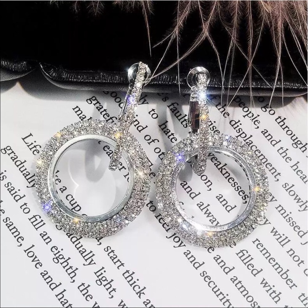 Elegant crystal silver earrings